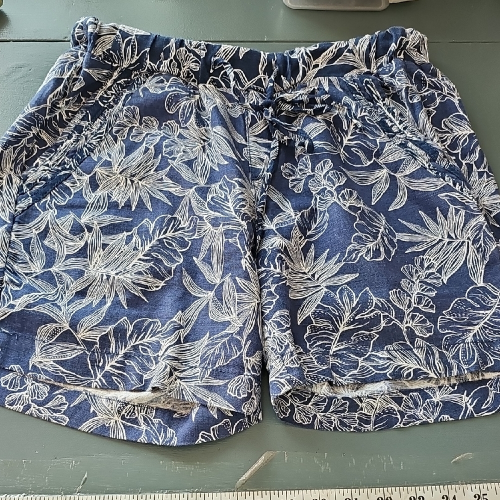 Briggs Navy and White Patterned Shorts. Front And Rear Pockets. Linen Blend. XS